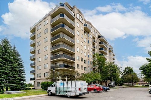 408-10 Dayspring Cir, Brampton, ON, L6P1B9 | Card Image