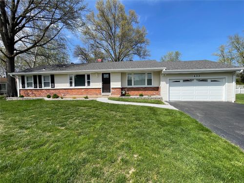 433 Essen Ln, Ballwin, MO, 63021-4936 | Card Image