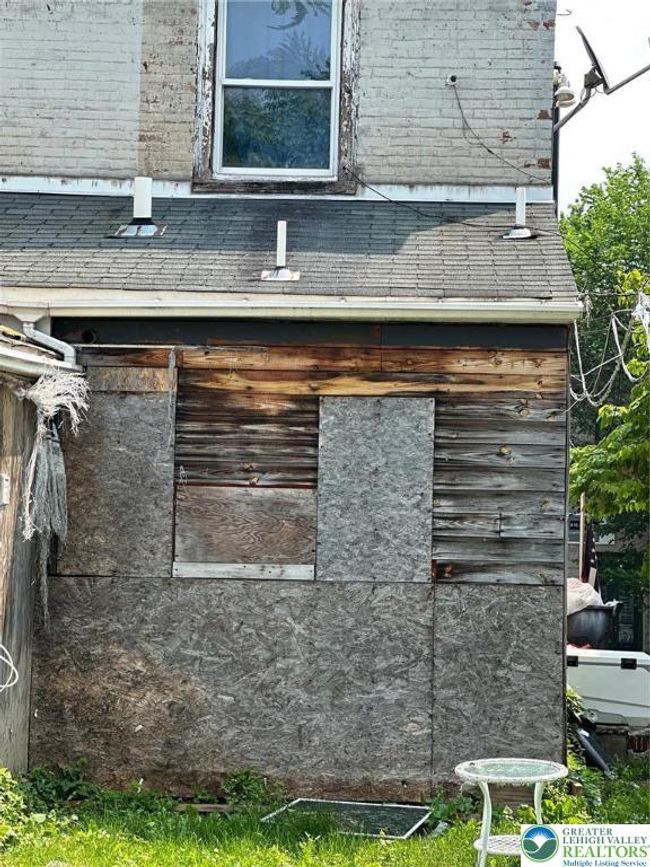 226 N 7 Th St, Home with 3 bedrooms, 1 bathrooms and null parking in Allentown PA | Image 8