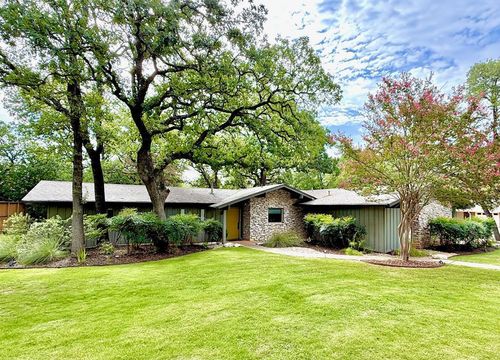 202 Tanglewood Dr, Fredericksburg, TX, 78624-2816 | Card Image