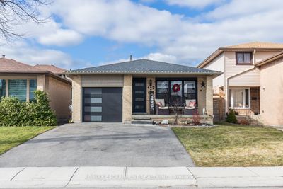 422 Templemead Dr, House other with 3 bedrooms, 2 bathrooms and 5 parking in Hamilton ON | Image 1