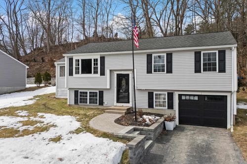32 Syracuse Road, Nashua, NH, 03064 | Card Image