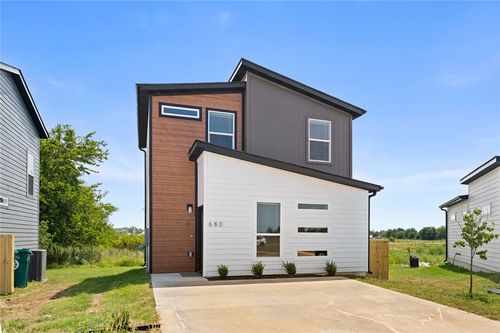 680 Pacific Ave, Bentonville, AR, 72713-4075 | Card Image