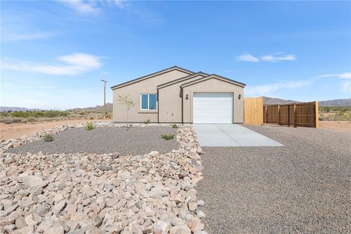9214 N Vista Dr, Kingman, AZ, 86401-8141 | Card Image