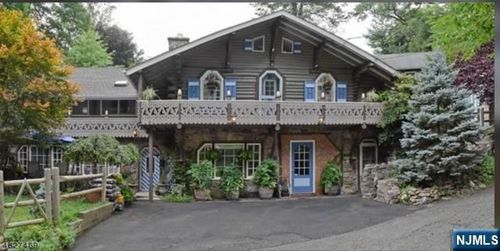 4 Woodbine Ln, Sparta, NJ, 07871-1618 | Card Image