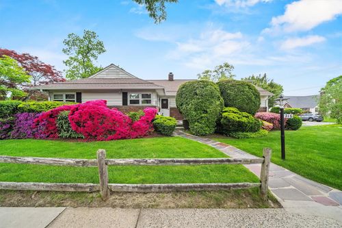 216 Colonial Pkwy N, Yonkers, NY, 10710-3130 | Card Image