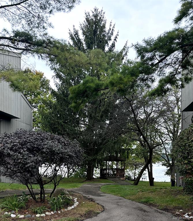 Harbour Cove Ct, Ypsilanti, MI 48197