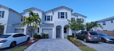 2683 Se 12th St, Townhouse with 3 bedrooms, 2 bathrooms and null parking in Homestead FL | Image 1