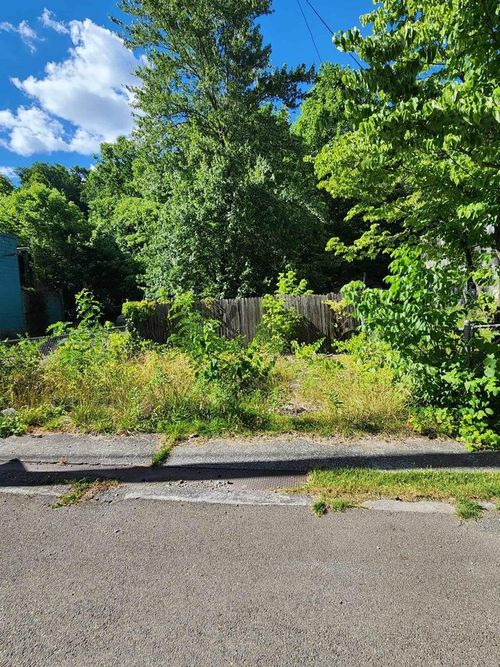 65 Creekside Dr, Northfork, WV, 24868-7729 | Card Image