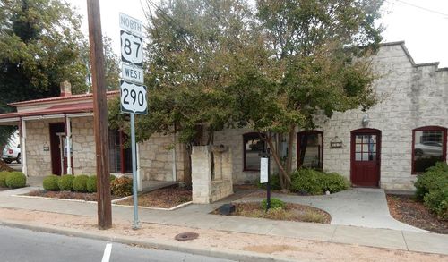 410-408-410 W Main St, Fredericksburg, TX, 78624-3128 | Card Image