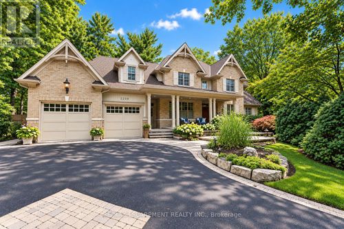 2209 Pineneedle Row, Mississauga, ON, L5C1V4 | Card Image