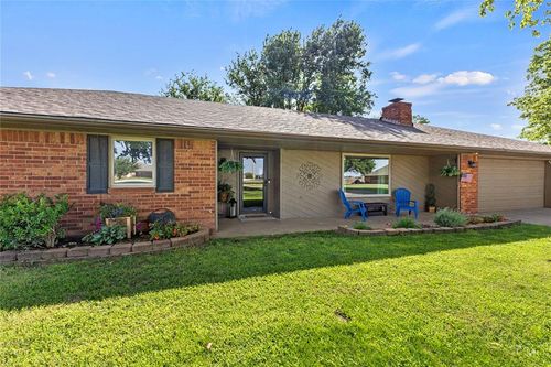 2121 Lyle Rd, Weatherford, OK, 73096-2911 | Card Image