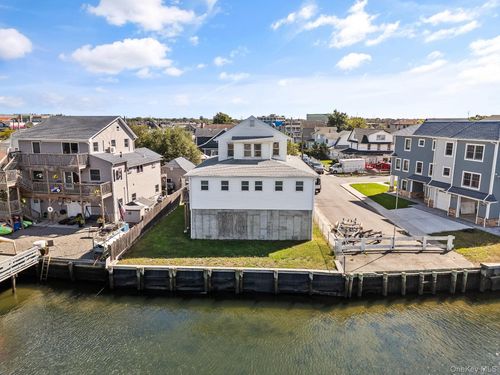 41 West Ave, Lawrence, NY, 11559-1013 | Card Image