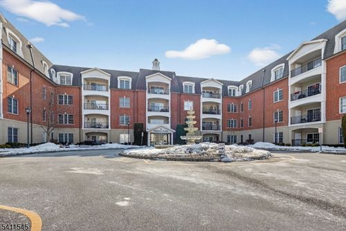 315 Regency Pl, Woodbridge, NJ, 07095-1036 | Card Image