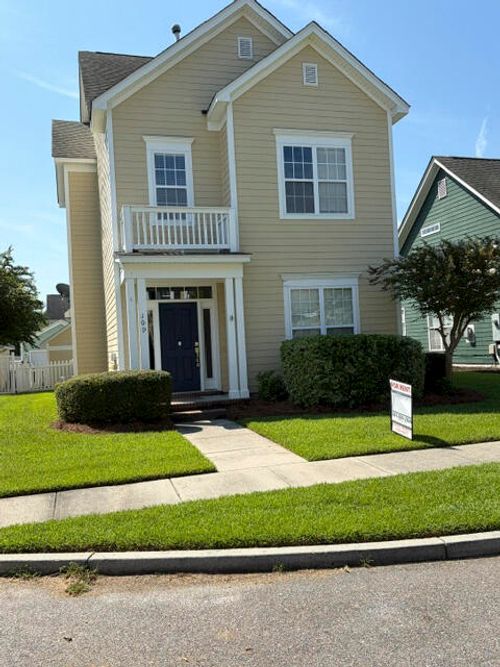 109 Foxglove Ave, Summerville, SC, 29483-5572 | Card Image