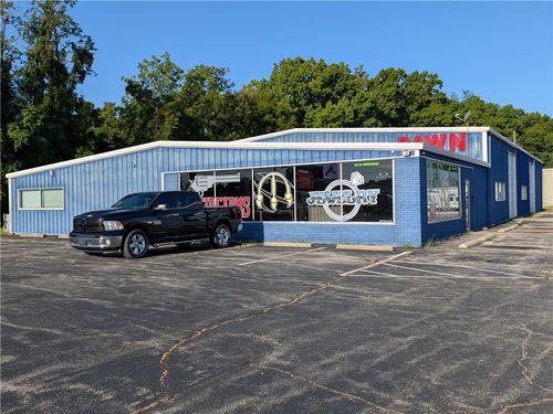 102 W Commercial St, Harrison, AR, 72601-2207 | Card Image