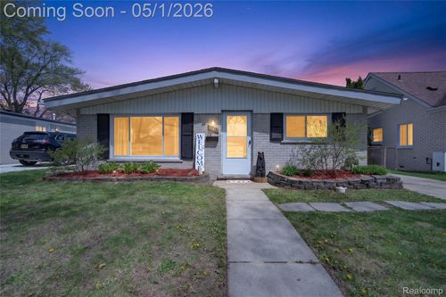 22813 Detour St, Saint Clair Shores, MI, 48082-2431 | Card Image