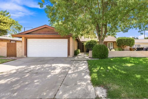 44330 Raysack Avenue, Lancaster, CA, 93535 | Card Image