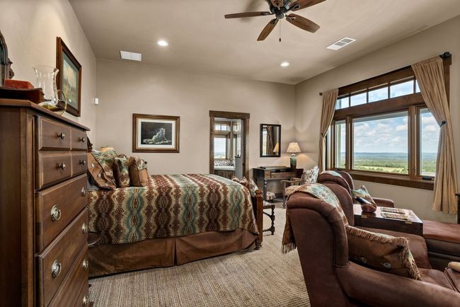 115 Trophy Oak Pt, Home with 5 bedrooms, 5 bathrooms and 3 parking in Fredericksburg TX | Image 20