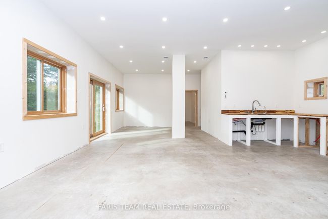 2576 Champlain Rd, House other with 1 bedrooms, 1 bathrooms and 8 parking in Tiny ON | Image 6