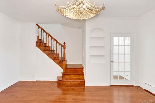 102 62nd Rd, Forest Hills, NY, 11375-1044 | Card Image