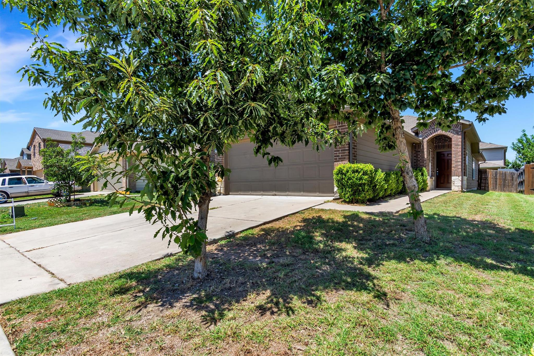 Residential Lease in Manor 4