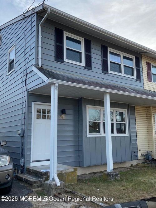 704 Cedar St, Lakehurst, NJ, 08733-2704 | Card Image