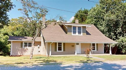 1023 Spring St, Mount Airy, NC, 27030-5513 | Card Image