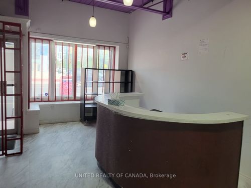 93 Wellington St, London, ON, N6B2K5 | Card Image