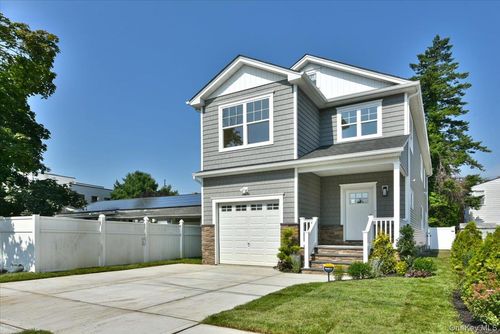 44 Bell St, Hempstead, NY, 11550-3637 | Card Image