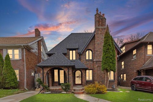 1977 Atkinson St, Detroit, MI, 48206-2008 | Card Image