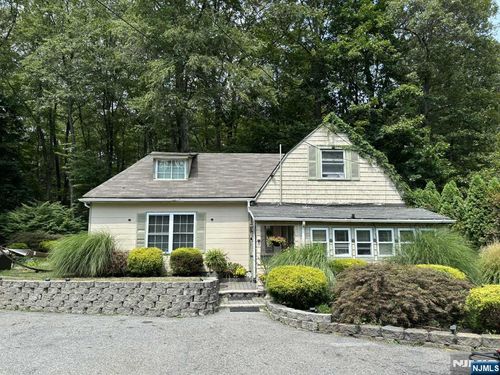 5 Old Gormely Ln, Kinnelon, NJ, 07405-2873 | Card Image