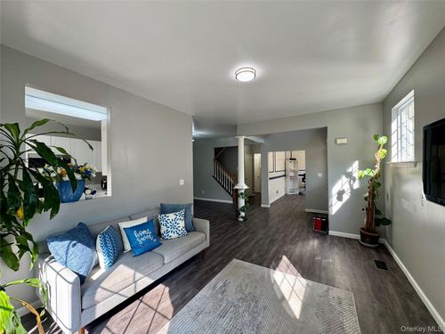 30 Avoncroft Ln, Middletown, NY, 10940-5078 | Card Image