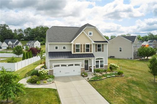 2747 Compass Point Dr, Uniontown, OH, 44685-8377 | Card Image
