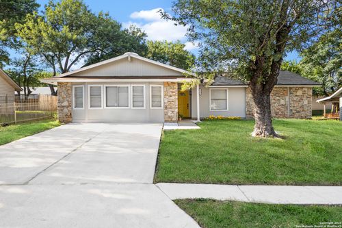 9501 Bear Creek Dr, San Antonio, TX, 78245-1203 | Card Image