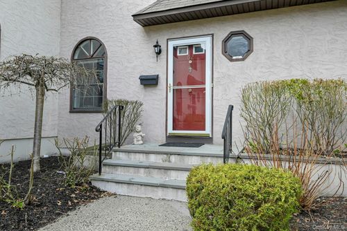 62 Somerset Dr, Suffern, NY, 10901-6901 | Card Image