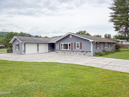 302 Park View Cir, Pigeon Forge, TN, 37863-3724 | Card Image