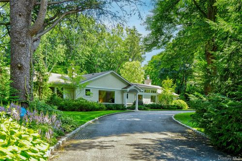 10 Woodland Dr, Sands Point, NY, 11050-1137 | Card Image