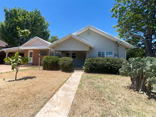 421 N 3rd St, Jacksboro, TX, 76458-1617 | Card Image
