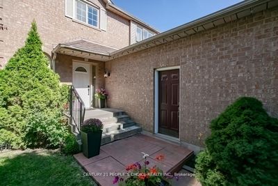 61 Mullis Cres, House other with 3 bedrooms, 2 bathrooms and 6 parking in Brampton ON | Image 3