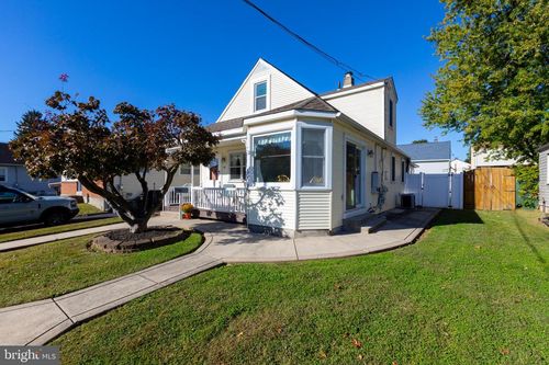 82 1st Ave, BROOMALL, PA, 19008-2404 | Card Image