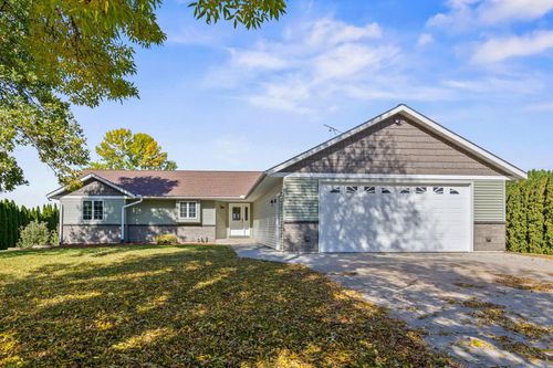 145 Airport Rd, Hutchinson, MN, 55350-3281 | Card Image