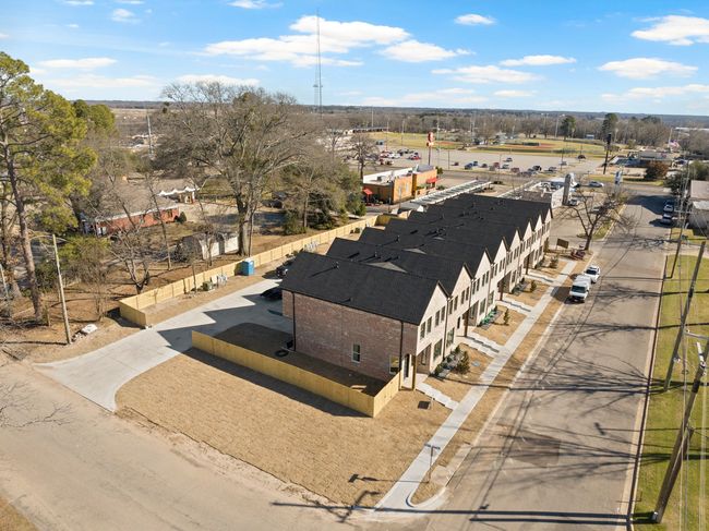 172 W 17 Th St, Townhouse with 3 bedrooms, 3 bathrooms and null parking in Mount Pleasant TX | Image 34