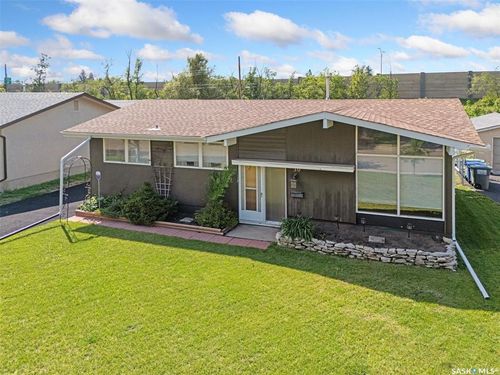 30 Spinks Dr, Saskatoon, SK, S7H3W8 | Card Image