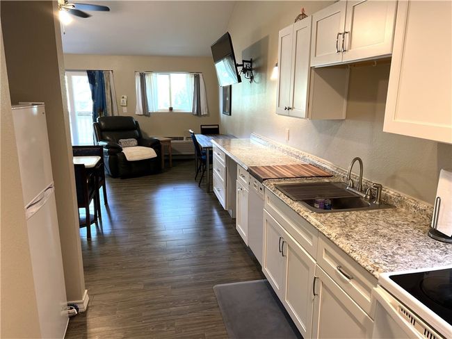 NICELY EQUIPPED KITCHEN | Image 4