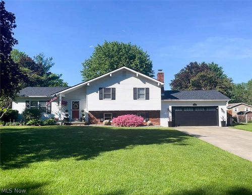 229 Old Oak Dr, Cortland, OH, 44410-1121 | Card Image