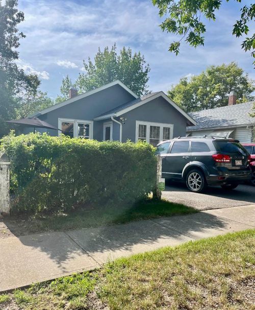 516 12 A Street N, Lethbridge, AB, T1H2J8 | Card Image