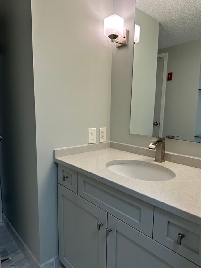 APT-2P - 406 Paradise Rd, Condo with 2 bedrooms, 2 bathrooms and 2 parking in Swampscott MA | Image 8