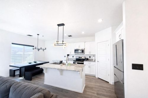 543 S Stewart Creek Cv, Washington, UT, 84780-3555 | Card Image