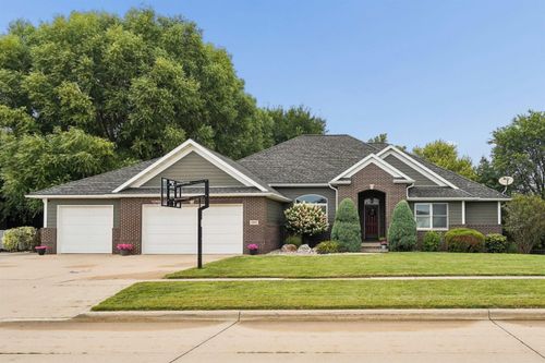 1201 2nd Ave Ne, Waverly, IA, 50677-2700 | Card Image